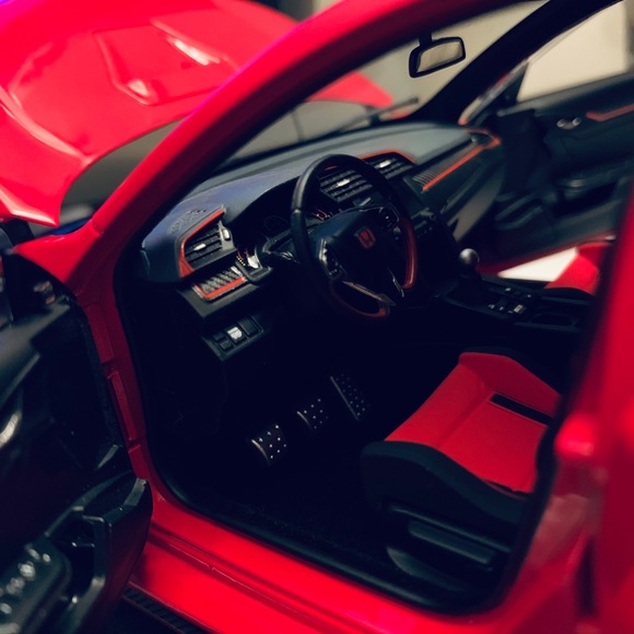 1:18  LCD RED HONDA CIVIC TYPE R DIECAST MODEL - Picture 5 of 11